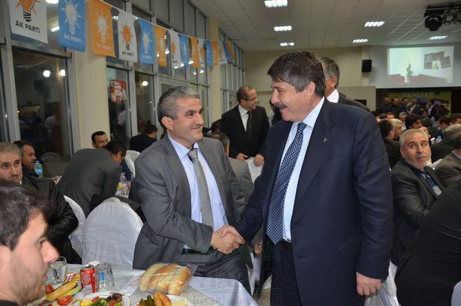 Spor Bakanının Katılımı ile Ak Parti Akhisar Teşkilatı STK ve Muhtarlar İle Buluştu